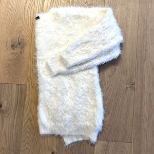 S/M Fuzzy Crop Sweater